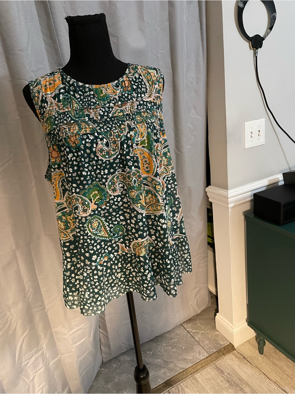 Green Paisley Sleeveless Women's Camisole
